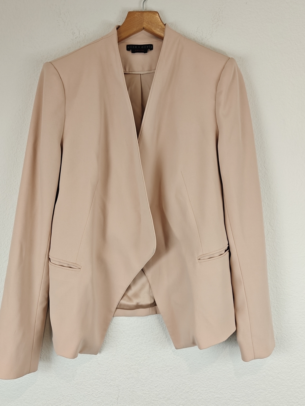 Alice & Olivia “Employed” Classic Blazer – Tailored Size 4-6
